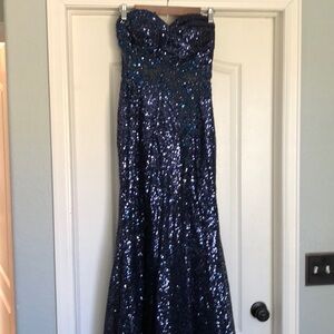 Tony Bowls Le Gala Pageant/ Prom/ Homecoming Gown Size 8
